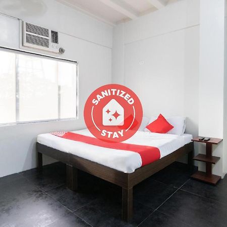 Oyo 136 Regal Residences Quezon City Exterior photo