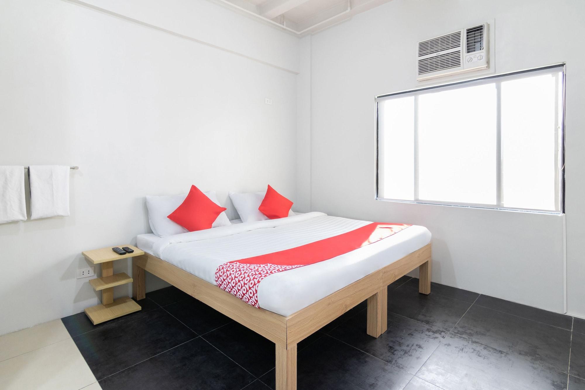Oyo 136 Regal Residences Quezon City Exterior photo
