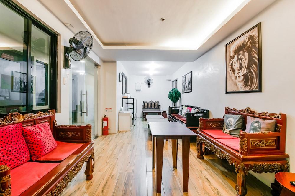 Oyo 136 Regal Residences Quezon City Exterior photo
