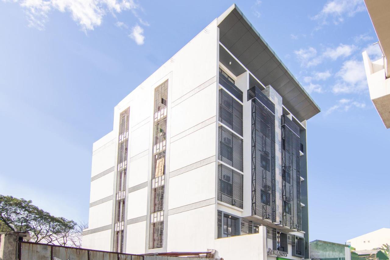 Oyo 136 Regal Residences Quezon City Exterior photo